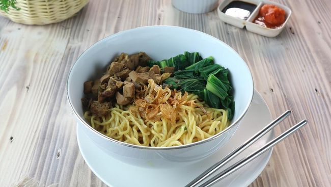 Mie Ayam Bu Sawon: Rahasia Rasa yang Bikin Kembali ke Cilacap